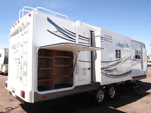 Arctic Fox 28F Exterior- Curb Side